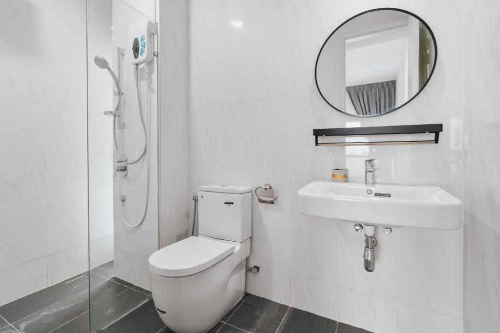 Nowhere 2Br & 2Bath Apartment With Balcony @ Reizz Residences กัวลาลัมเปอร์ ภายนอก รูปภาพ