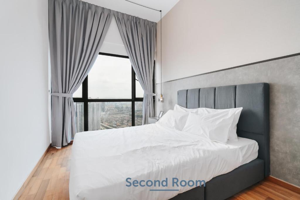 Nowhere 2Br & 2Bath Apartment With Balcony @ Reizz Residences กัวลาลัมเปอร์ ภายนอก รูปภาพ